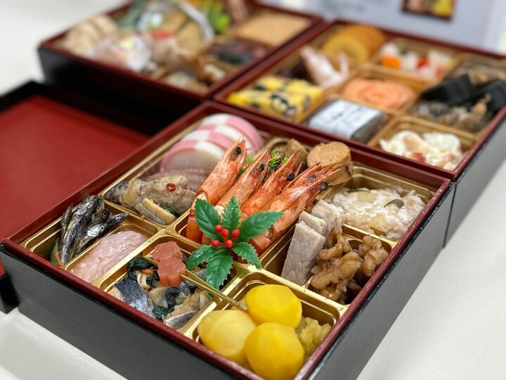 「北陸応援おせち料理」 三段重 ¥22,680 ※「WEB・通販のみ」で受注 (売上の一部は被災地方に寄付いたします)