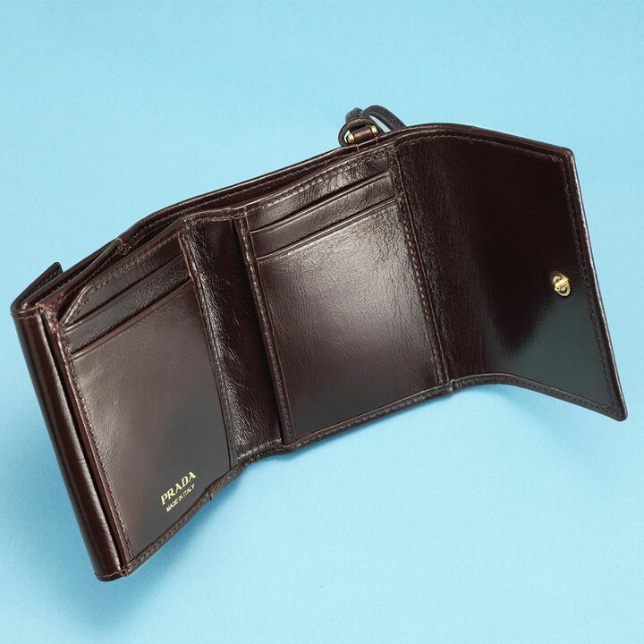 プラダの三つ折りウォレットの内側仕様